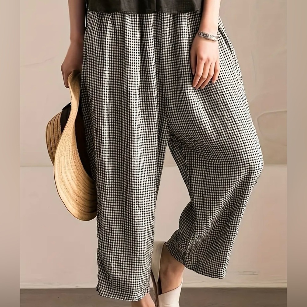 Stylish Black and White Checkered Women's Pants - Picture 2 of 9